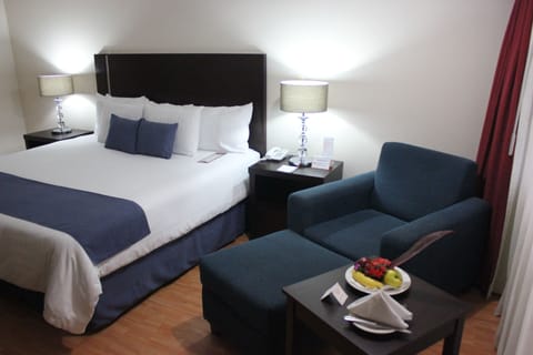 Grand Double Room | In-room safe, desk, laptop workspace, blackout drapes