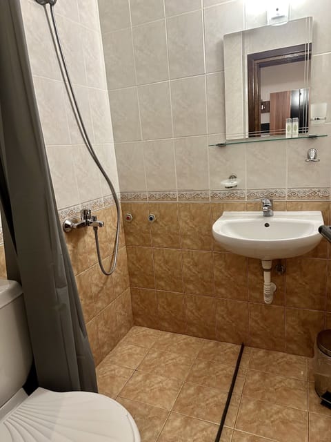 Standard Double or Twin Room, 1 Bedroom | Bathroom | Shower, free toiletries, slippers, towels