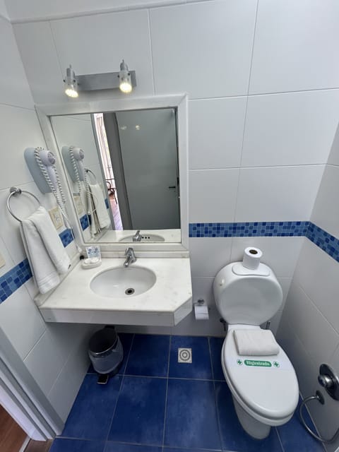 Superior Double Room | Bathroom | Rainfall showerhead, hair dryer, bidet, towels