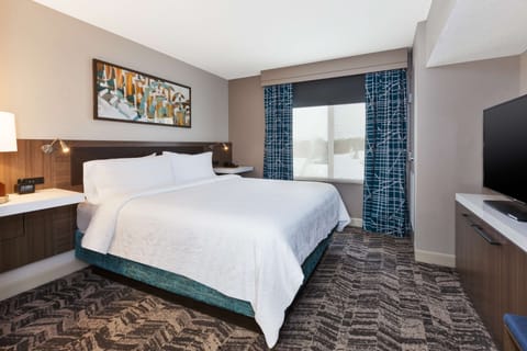 1 King Bed Junior Suite | Hypo-allergenic bedding, down comforters, in-room safe, desk