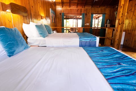 Deluxe Cabin | Free WiFi, bed sheets