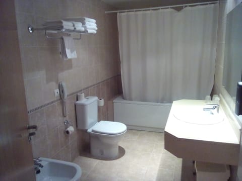 Deep soaking tub, free toiletries, hair dryer, bidet