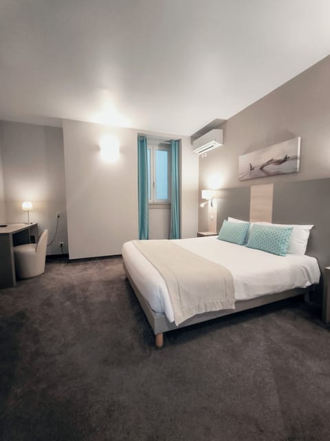 Classic Double Room, Ground Floor | Minibar, in-room safe, desk, blackout drapes