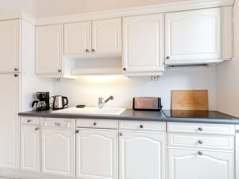 Cabinetry, Property, Kitchen Sink, White, Countertop, Kitchen, Sink, Interior Design, Kitchen Stove, Wood