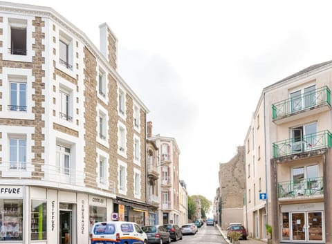 Cloud, Wheel, Sky, Building, Window, Car, Property, White