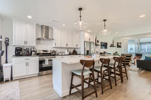 Kitchen - Fully Stocked and Modern Design