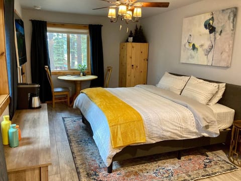 Plush king platform bed with luxury linens. Filtered lake views for tour morning coffee.