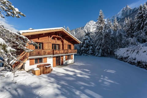 Chalet le Tricouni in winter