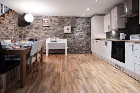 Fletcher Coach House - 3 Bedroom Cottage - Pendine (13272)