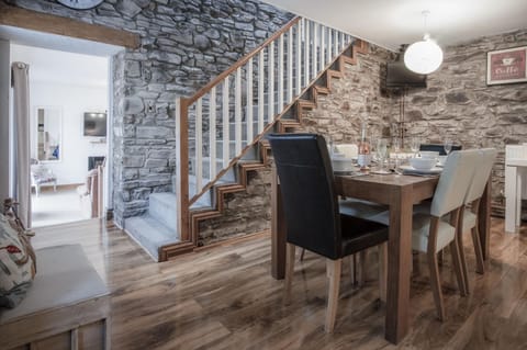 Fletcher Coach House - 3 Bedroom Cottage - Pendine (13265)