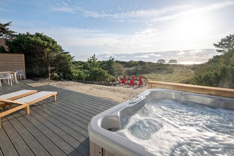 Welcome to On The Rocks. We hope we get to host you at this ocean view rental in the heart of Rockaway Beach. Please reach out with any questions.