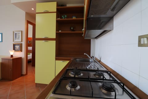 House, 1 Bedroom, Balcony, City View | Private kitchen