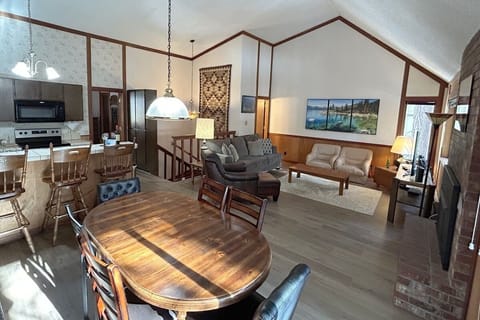 Condo, 3 Bedrooms | Living area