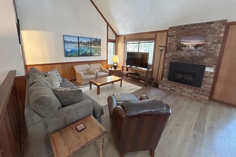 Condo, 3 Bedrooms | Living area