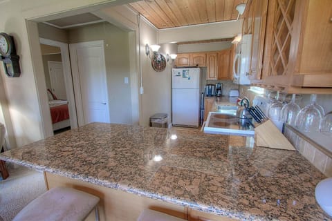 Condo, 3 Bedrooms | Private kitchen