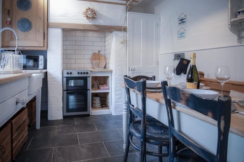 The Old Spa - 2 Bedroom Cottage - Pleasant Valley (13548)