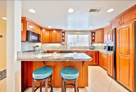 Well equipped kitchen.