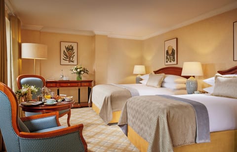 Deluxe | Premium bedding, in-room safe, iron/ironing board, free WiFi