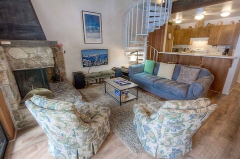 Condo, 3 Bedrooms | Living area