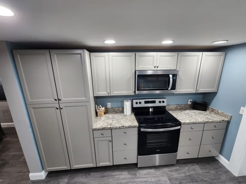 Superior Apartment | Private kitchen | Full-size fridge, microwave, oven, stovetop