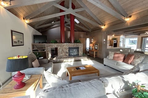 House, 3 Bedrooms | Living area