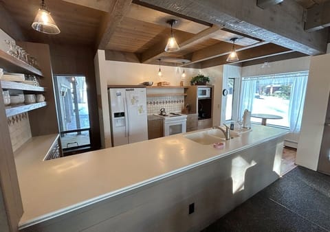 House, 3 Bedrooms | Private kitchen | Fridge, coffee/tea maker, toaster