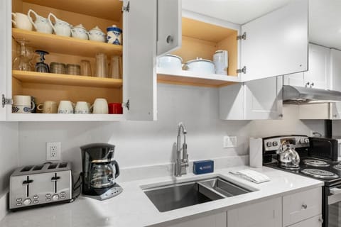 Condo, 3 Bedrooms | Private kitchen