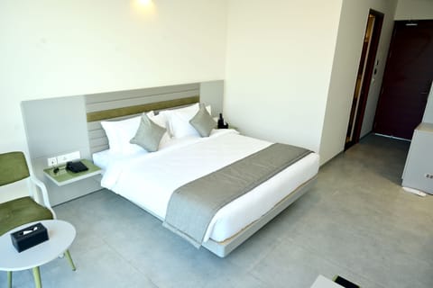 Standard Double Room | Hypo-allergenic bedding, minibar, in-room safe, free WiFi