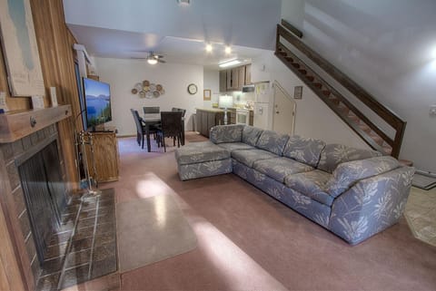 Condo, 2 Bedrooms | Living area