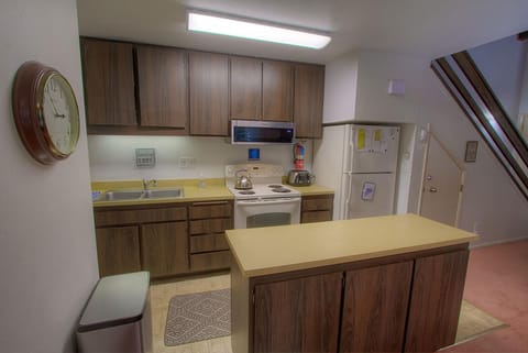 Condo, 2 Bedrooms | Private kitchen