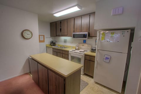 Condo, 2 Bedrooms | Private kitchen
