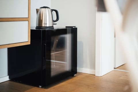 Traditional Studio Suite | Living area | 50-cm flat-screen TV with cable channels, TV, Netflix