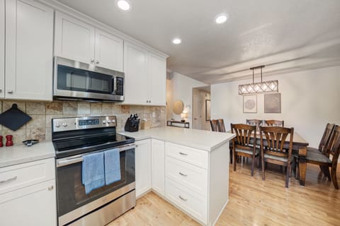 Steps to the dining room from the kitchen