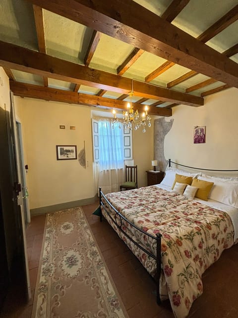 3 bedrooms, premium bedding, down comforters, in-room safe