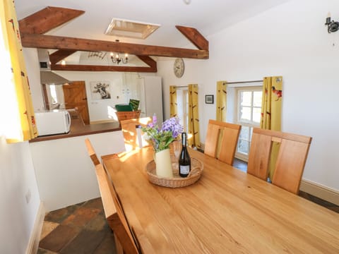 Cottage | Dining