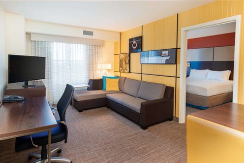 Suite, 1 Double Bed | Premium bedding, in-room safe, desk, blackout drapes