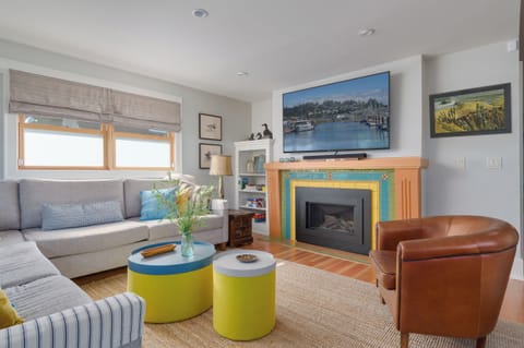 Gas fireplace, big screen TV, comfy seating & happy colors in the cozy den.