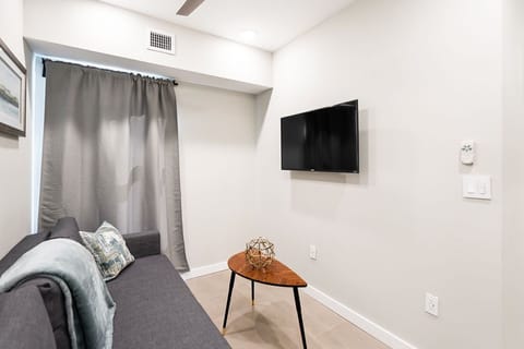 Apartment | Living area | 40-inch Smart TV with digital channels, TV