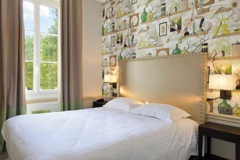 Superior Double Room, 1 Queen Bed | Desk, soundproofing, free cribs/infant beds, free WiFi