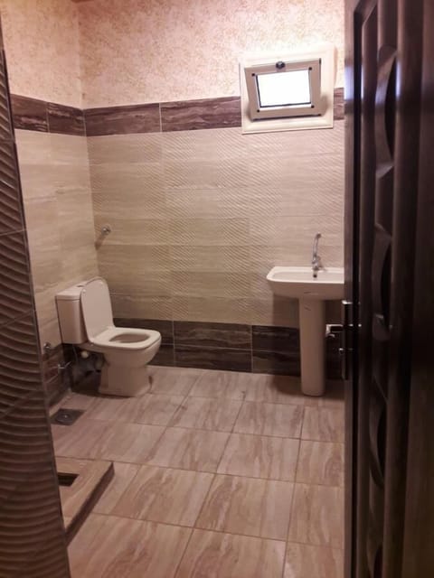 Grand Triple Room | Bathroom