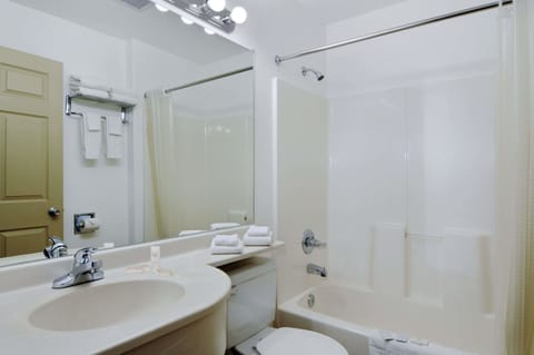 Combined shower/tub, deep soaking tub, hair dryer, towels