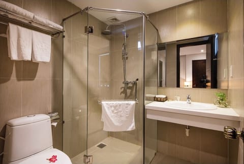 Superior Room, No Windows | Bathroom | Combined shower/tub, free toiletries, hair dryer, slippers