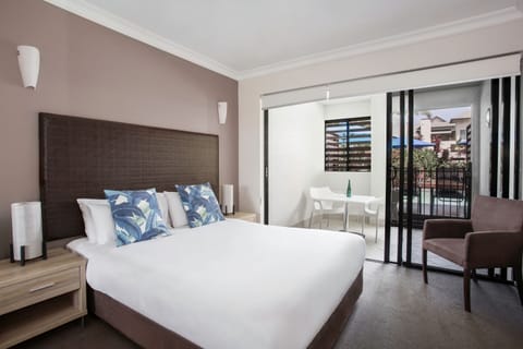 2 Bedroom Dual Key Swim Out | In-room safe, iron/ironing board, cribs/infant beds, free WiFi