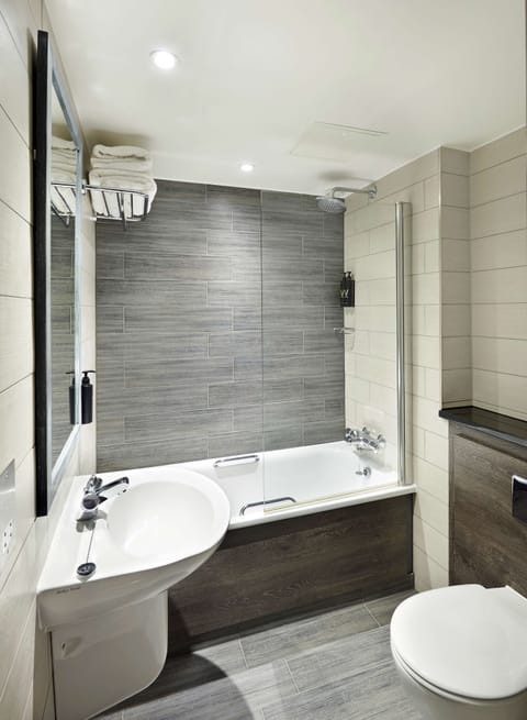 Rainfall showerhead, eco-friendly toiletries, hair dryer, towels