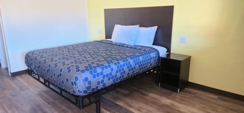 Room, 1 King Bed | Desk, laptop workspace, blackout drapes, iron/ironing board