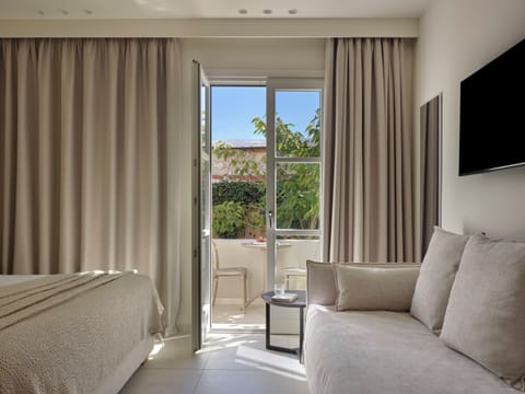 Executive Room with Balcony | Free WiFi, bed sheets