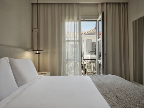 Deluxe Room with Balcony | Free WiFi, bed sheets