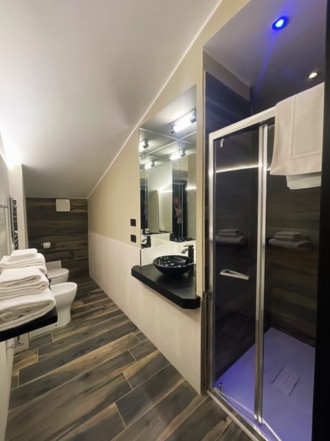 Superior Room, Jetted Tub | Bathroom | Separate tub and shower, jetted tub, rainfall showerhead