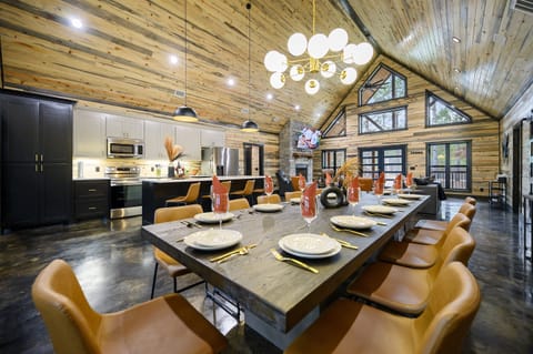 Whether it’s taco night or game night, there’s room for everyone at the table—and the island too!