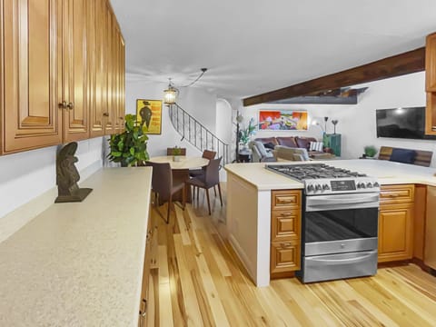 Fully equipped, spacious open-concept kitchen